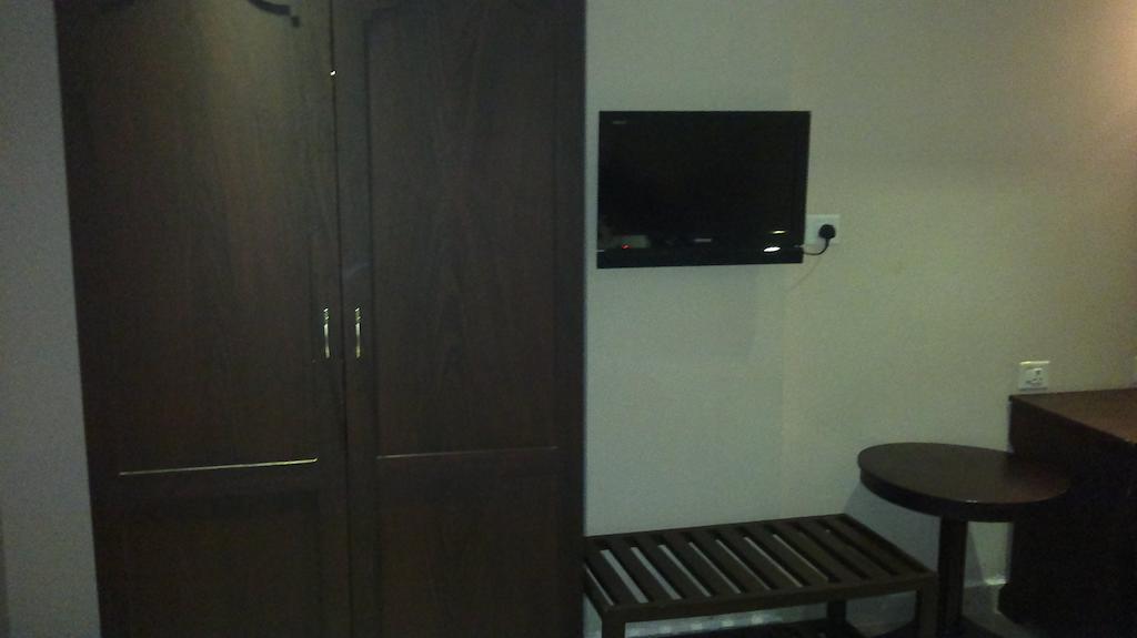 Hotel Sea Palace Kollam Kültér fotó