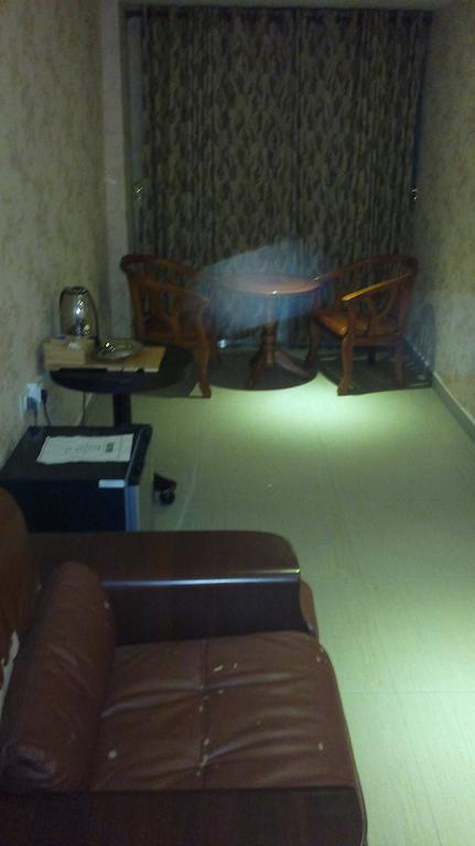 Hotel Sea Palace Kollam Kültér fotó