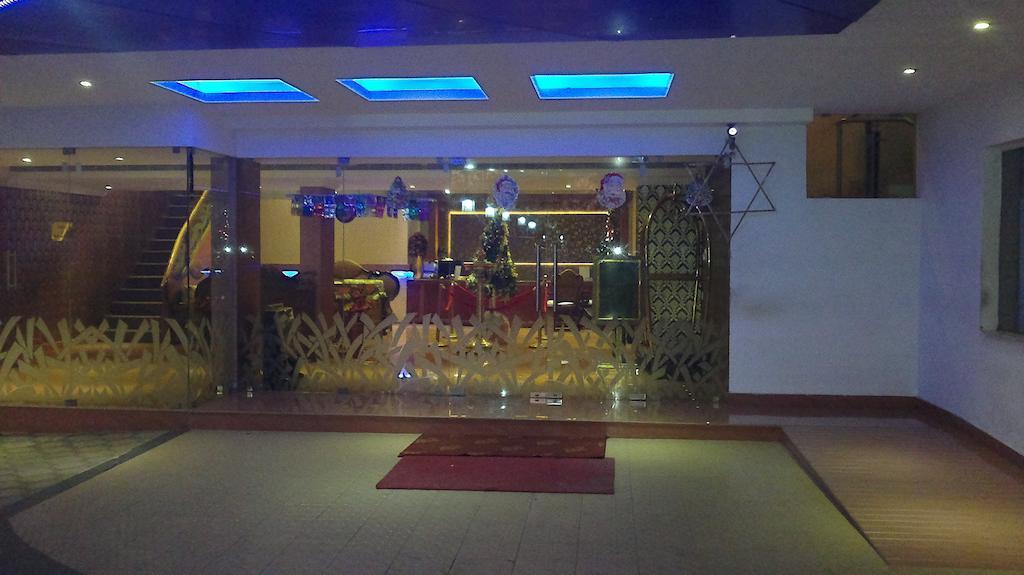 Hotel Sea Palace Kollam Kültér fotó
